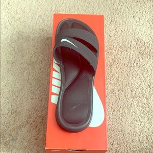 Women’s Nike ultras comfort slides